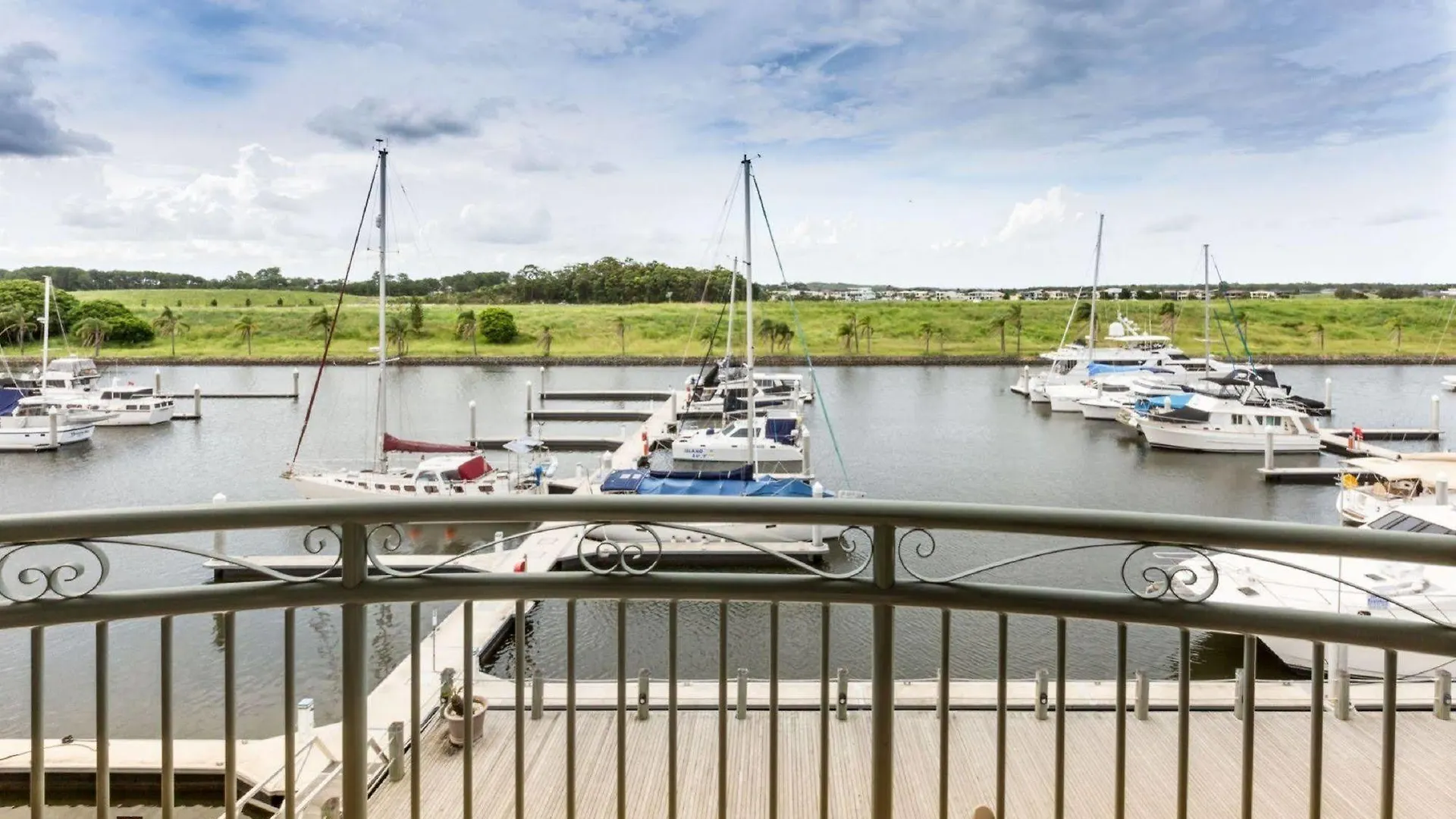 Hotel Marina Quays International Hope Island 4*,