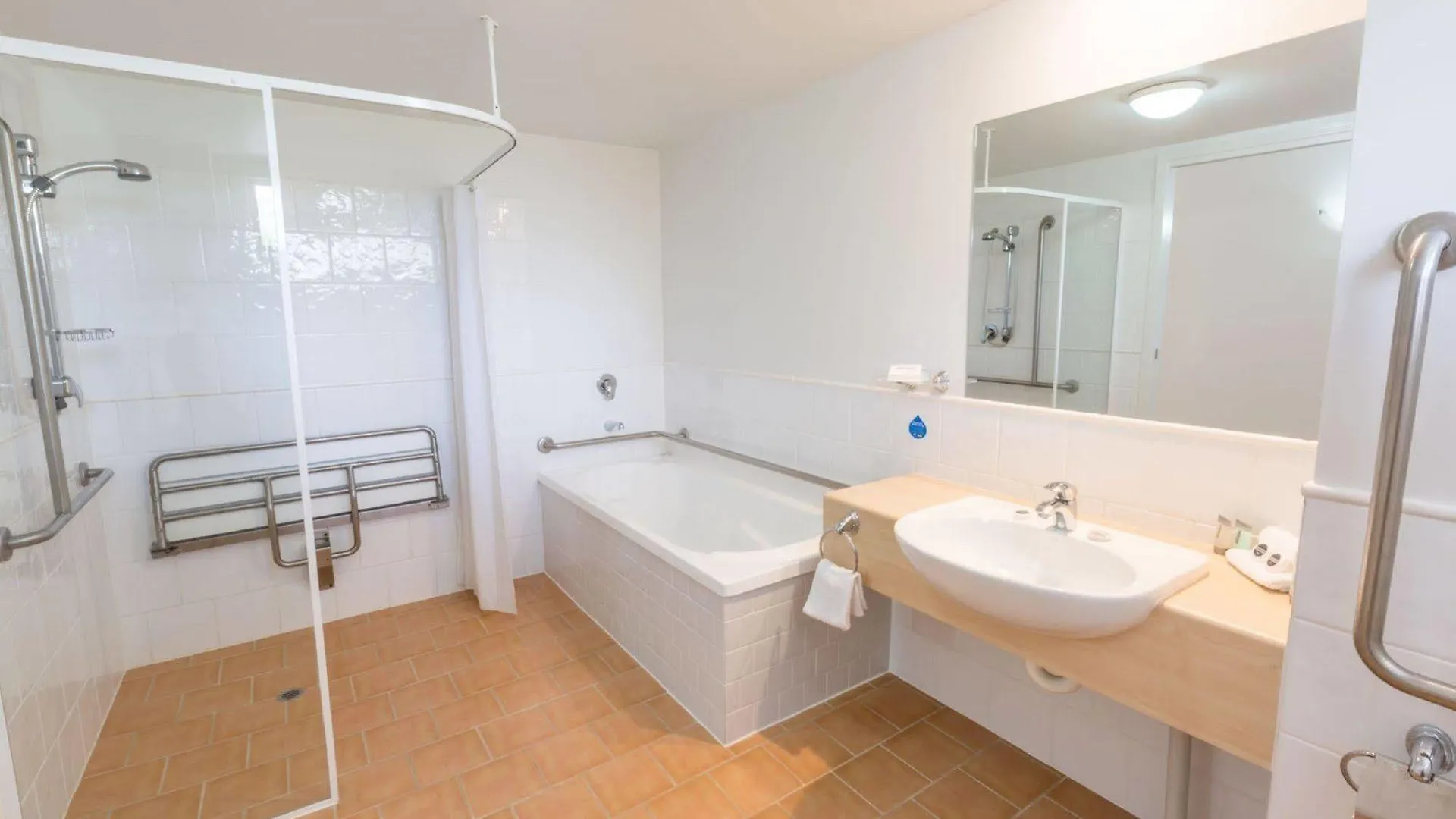 Marina Quays International Hotel Hope Island