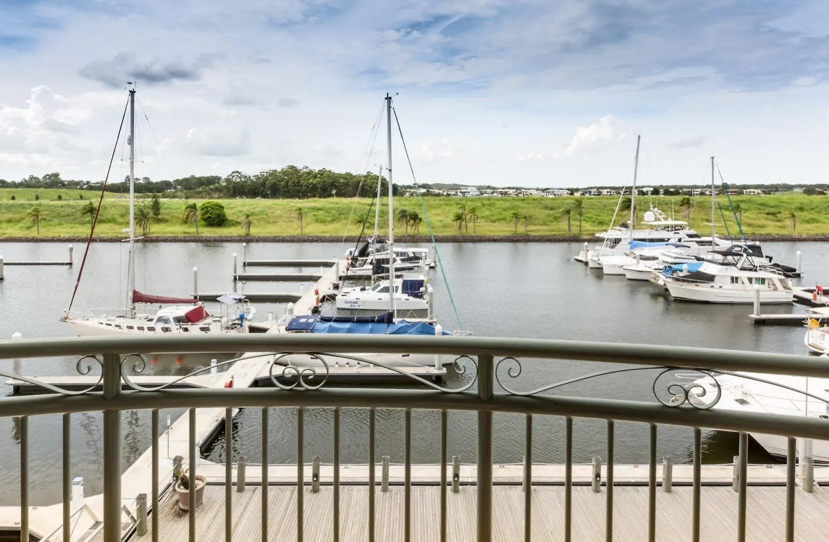 Marina Quays International Hotel Hope Island