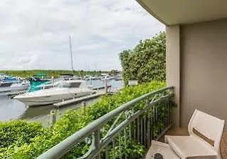 Marina Quays International Hotel Hope Island 4*,
